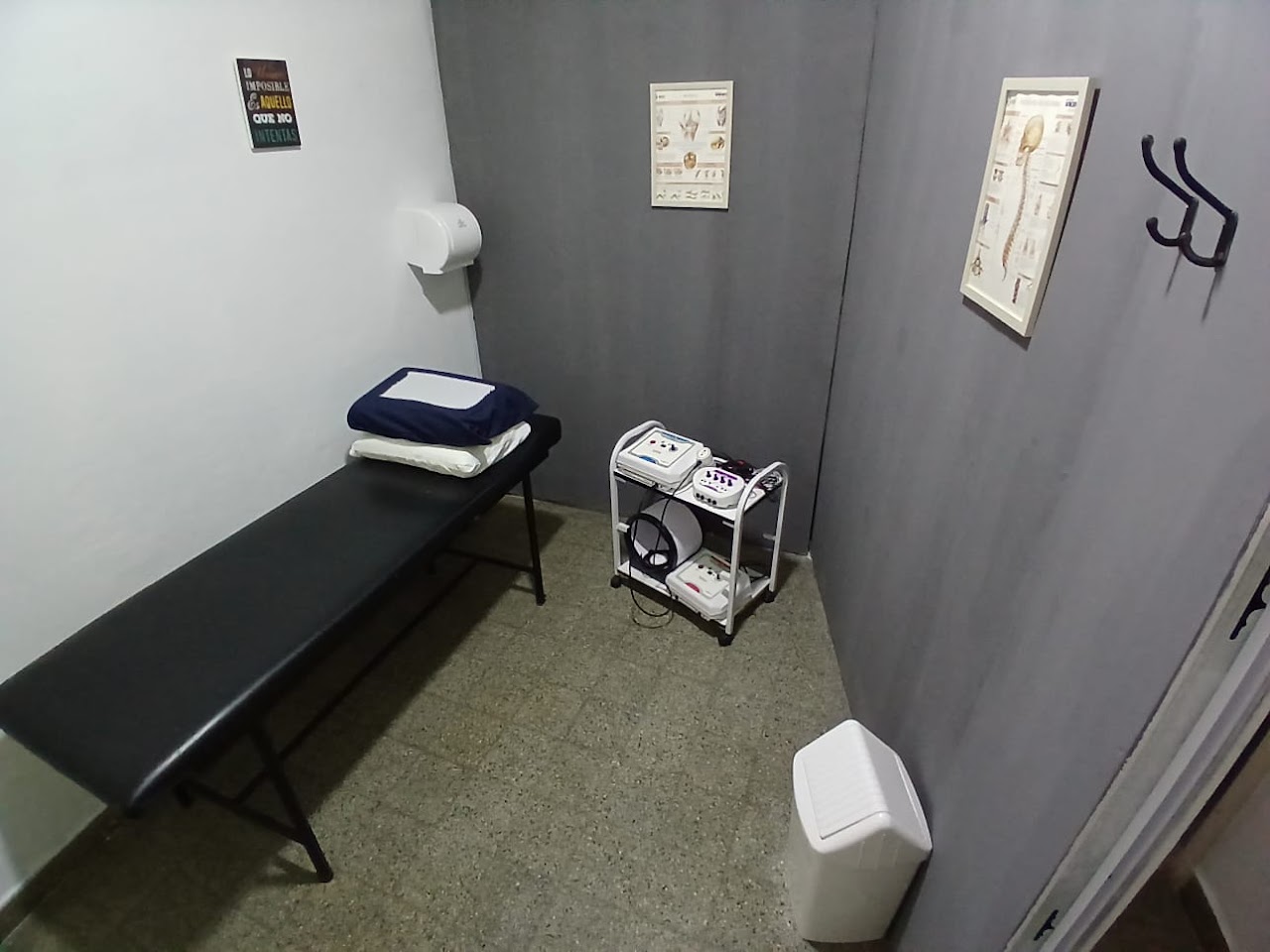 Segundo box de tratamiento con equipos de electroestimulación